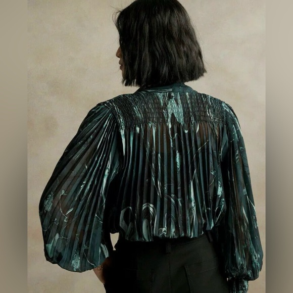 Banana Republic Pleated Tie-Neck Top Size XSP - Picture 2 of 11